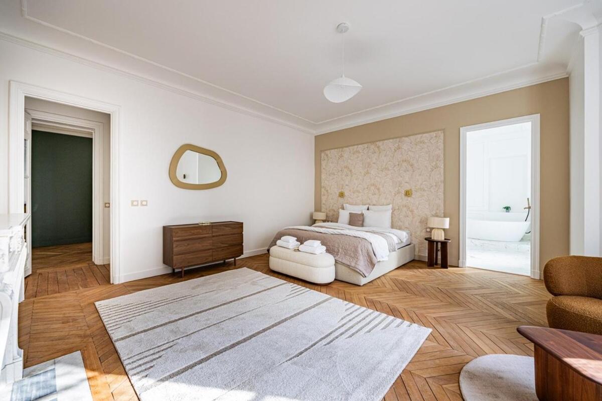 Luxurious 4 Bedroom Apartment, La Muette Apartment