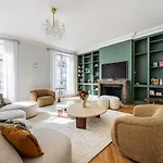 Luxurious 4 Bedroom Apartment, La Muette
