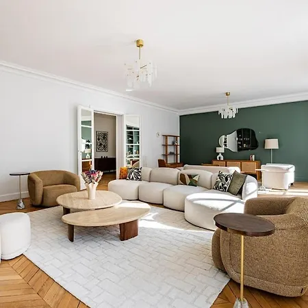 Luxurious 4 Bedroom Apartment, La Muette Parigi
