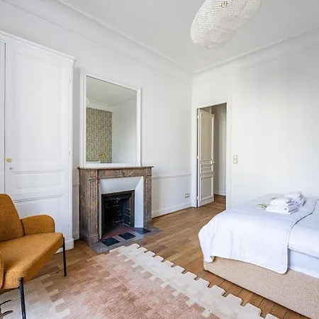Appartamento Luxurious 4 Bedroom Apartment, La Muette Parigi