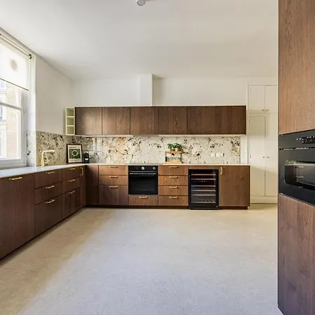 Luxurious 4 Bedroom Apartment, La Muette Appartamento *