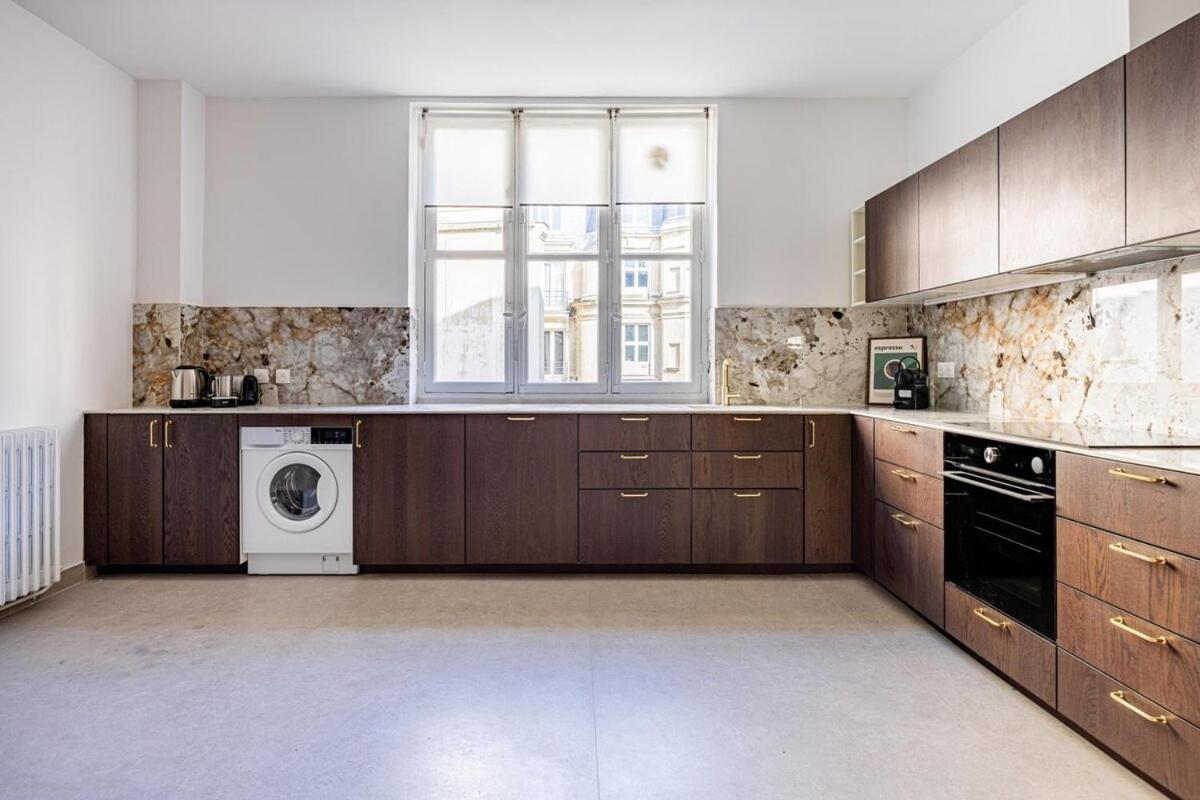Luxurious 4 Bedroom Apartment, La Muette Appartamento Parigi