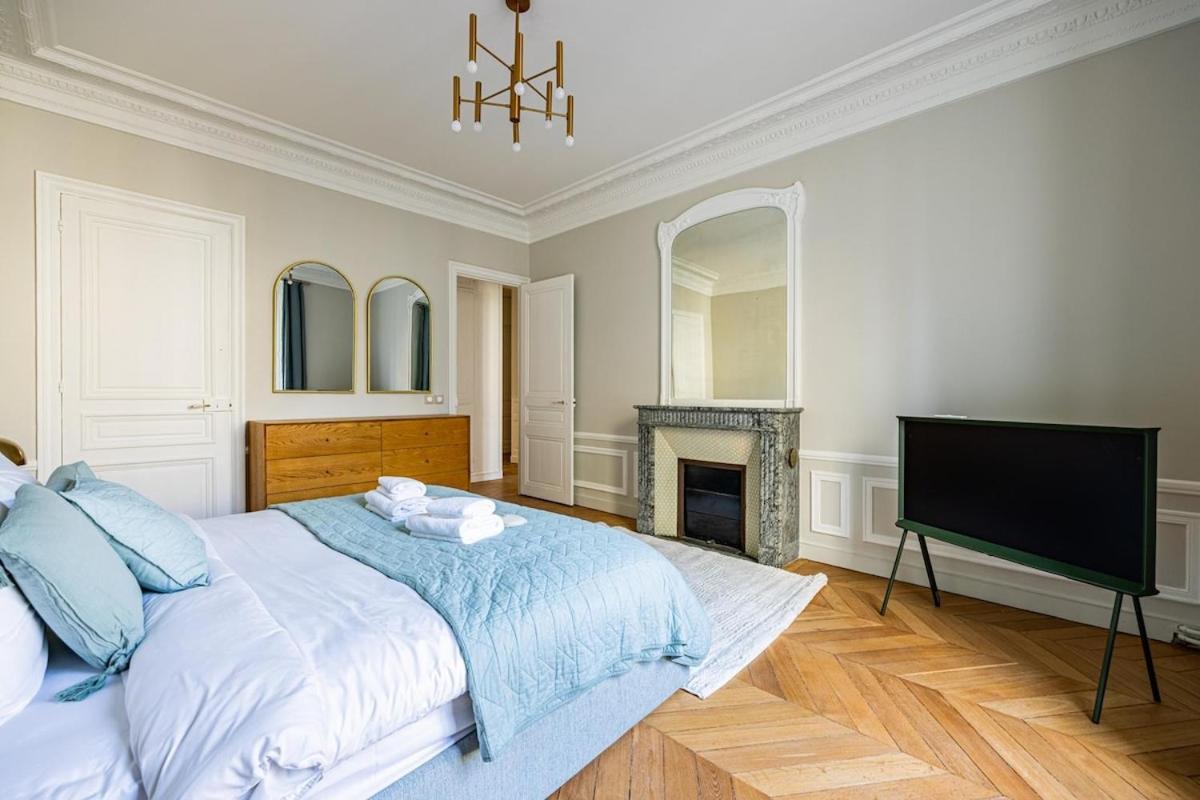 Luxurious 4 Bedroom Apartment, La Muette Parigi