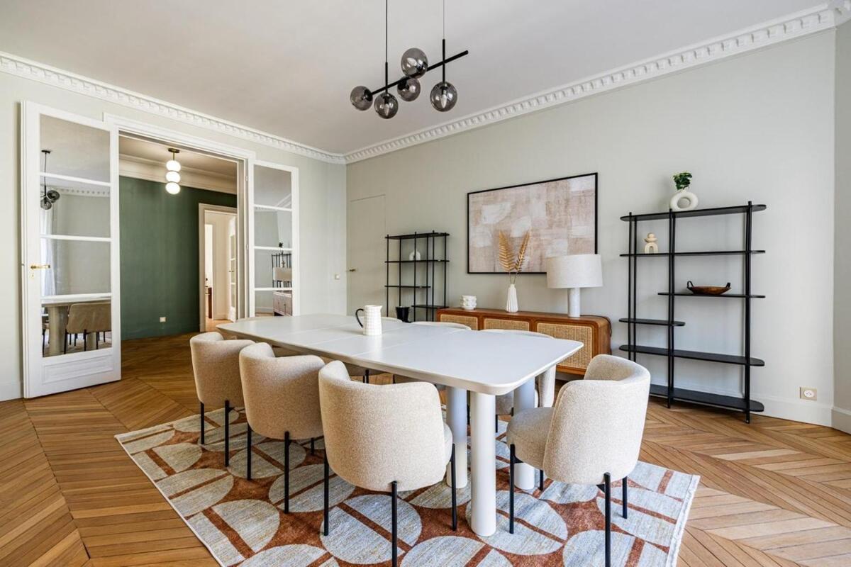 Luxurious 4 Bedroom Apartment, La Muette Parigi