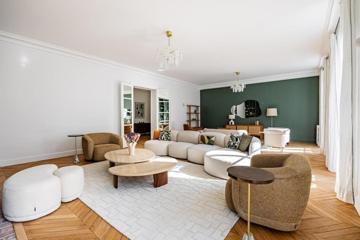 Luxurious 4 Bedroom Apartment, La Muette Parigi