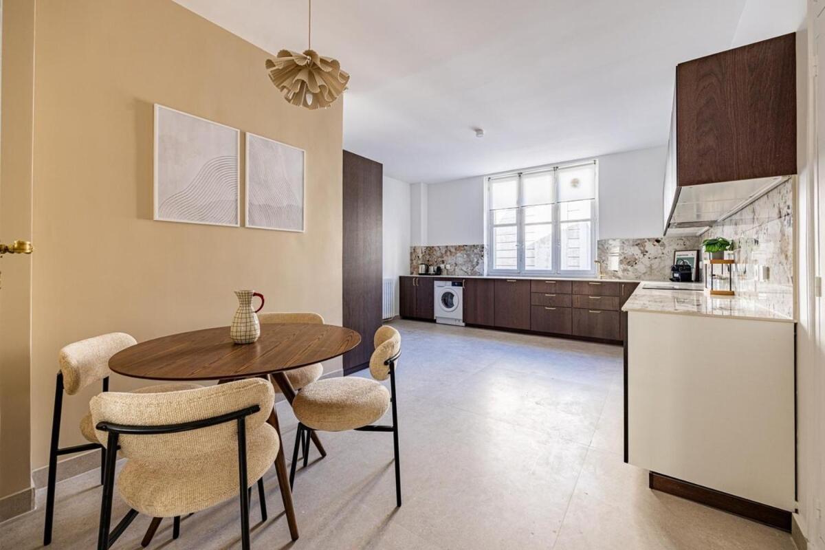 Luxurious 4 Bedroom Apartment, La Muette * Parigi